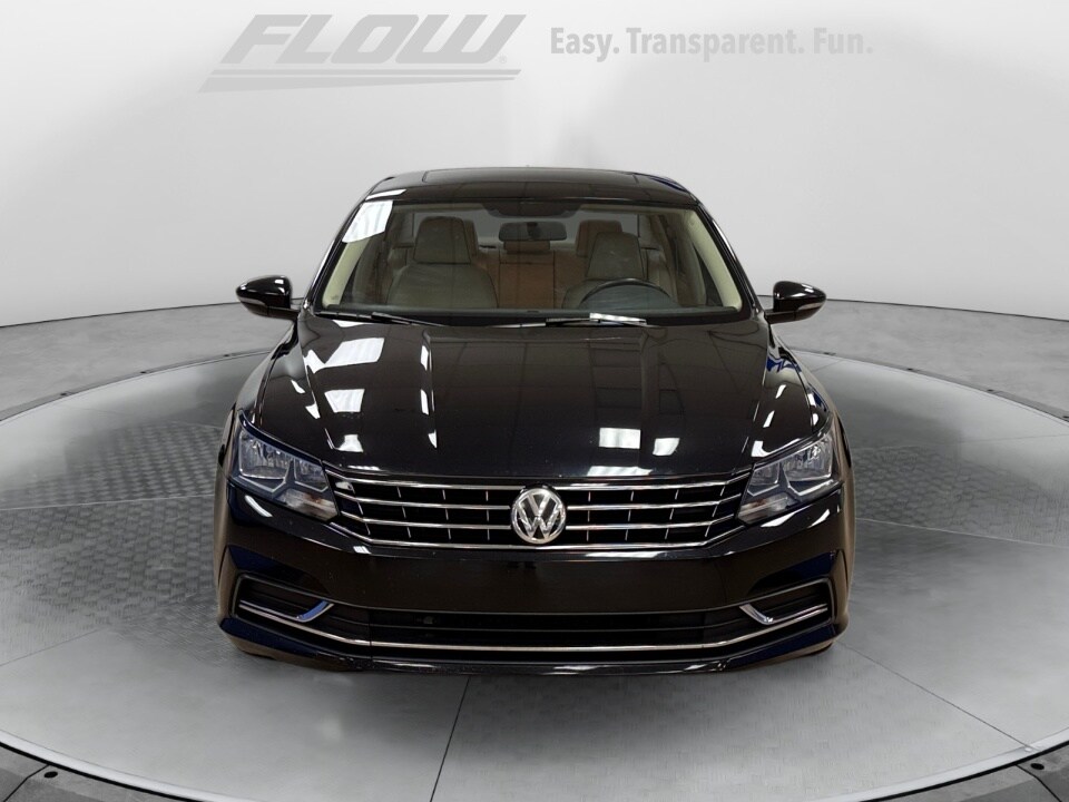 2017 Volkswagen Passat SE photo 2