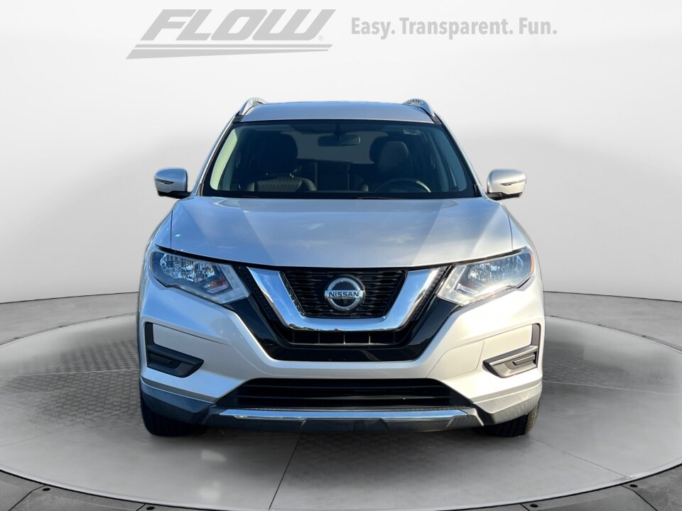 2018 Nissan Rogue SV photo 2