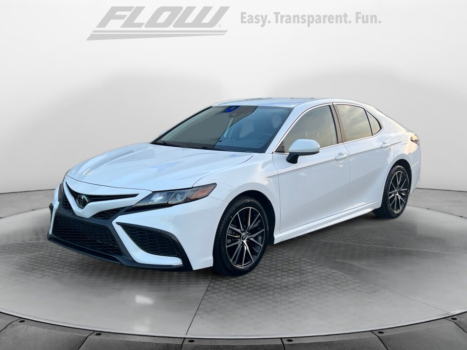 2021 Toyota Camry SE photo 3