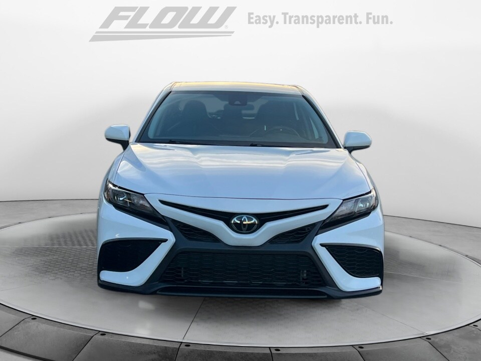 2021 Toyota Camry SE photo 2