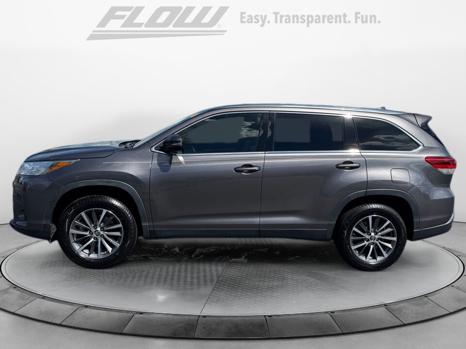 2019 Toyota Highlander XLE photo 2