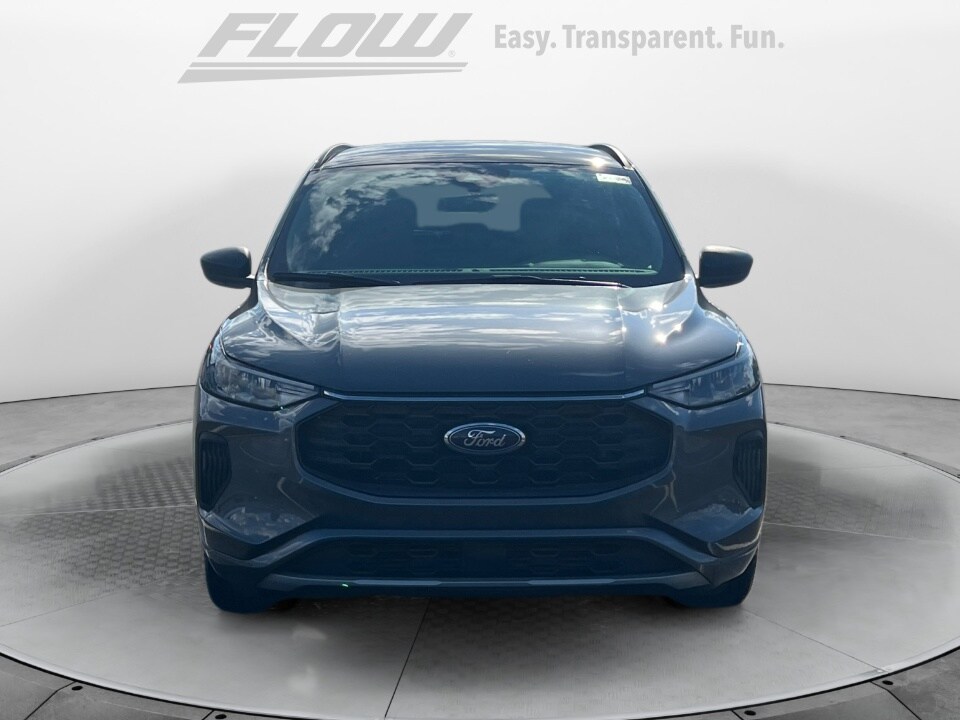 2023 Ford Escape ST-Line photo 2