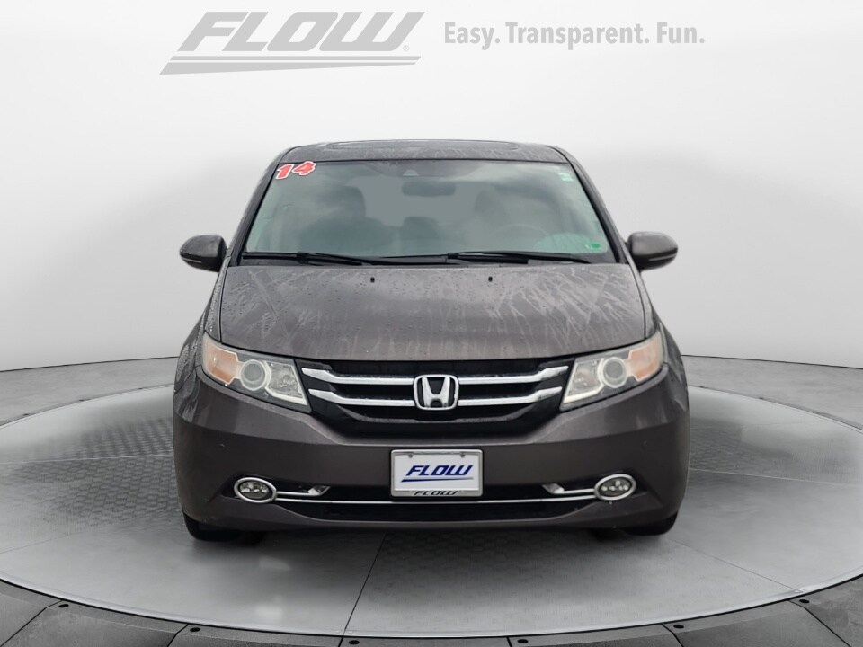 2014 Honda Odyssey Touring photo 2