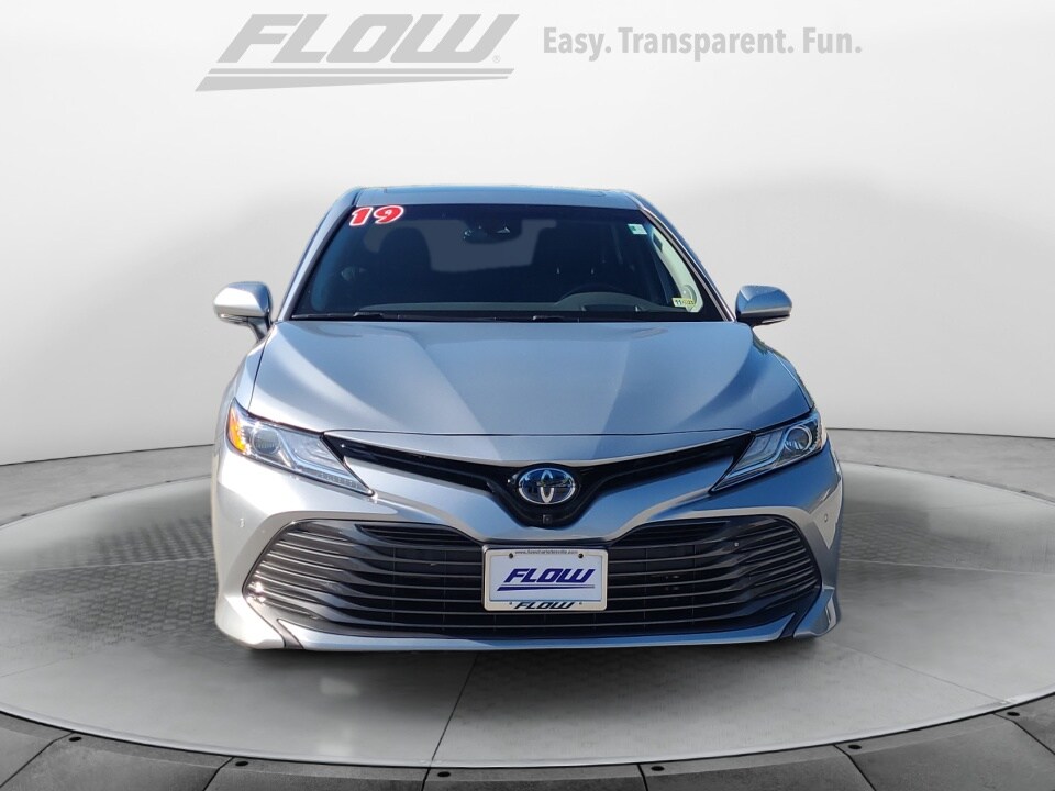 2019 Toyota Camry Hybrid XLE photo 2