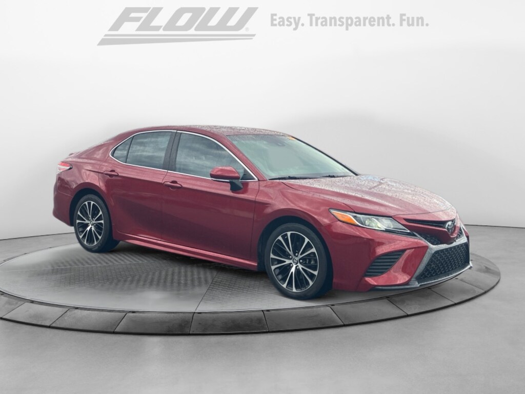 Used 2018 Toyota Camry SE Sedan