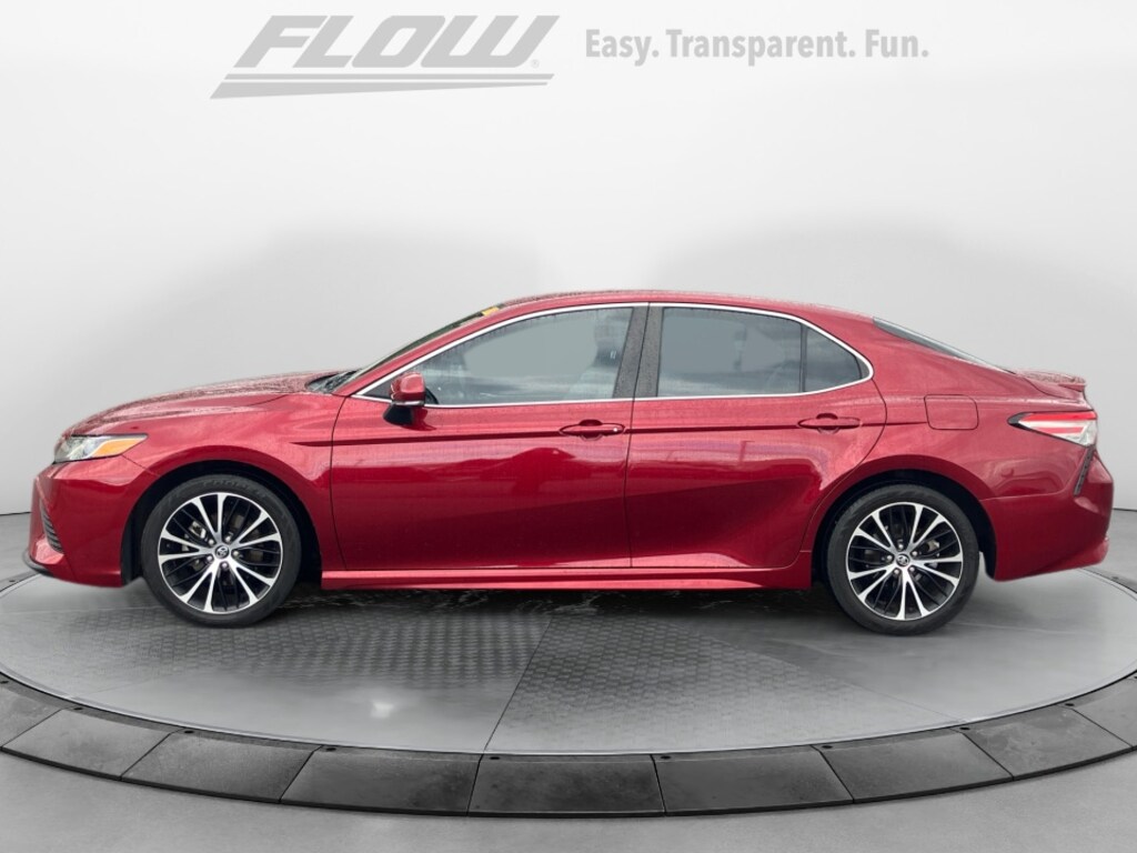 Used 2018 Toyota Camry SE Sedan