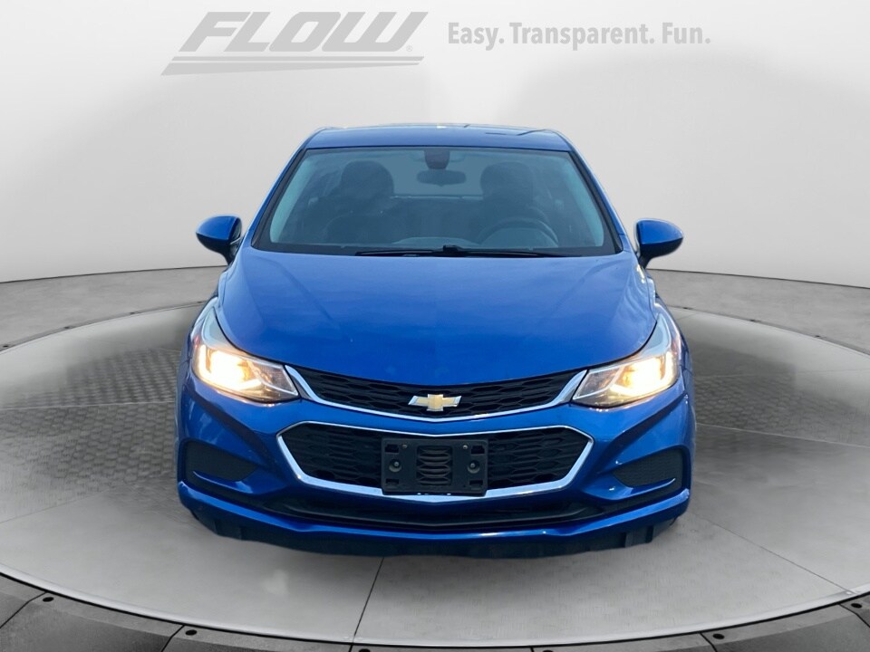 2017 Chevrolet Cruze LT photo 2