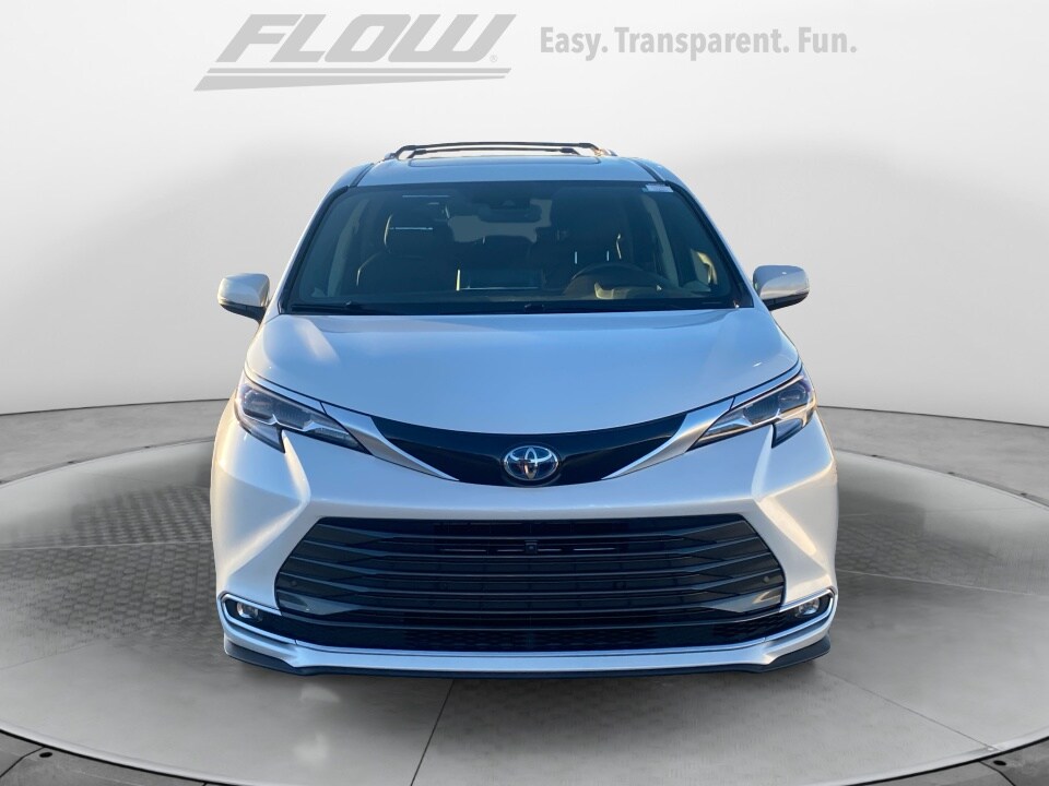 2023 Toyota Sienna Platinum photo 2