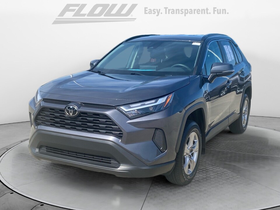 2024 Toyota RAV4 XLE photo 3