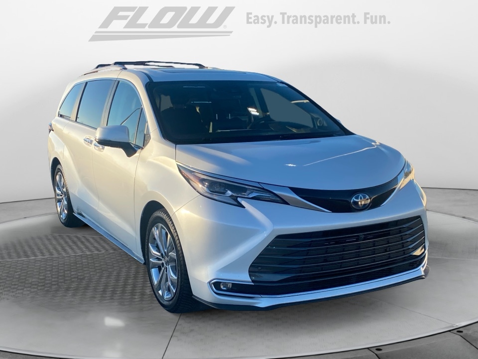 2023 Toyota Sienna Platinum's photo