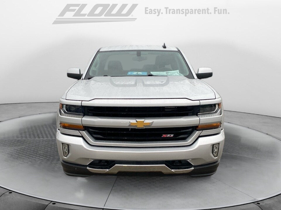 2019 Chevrolet Silverado 1500 LT photo 2