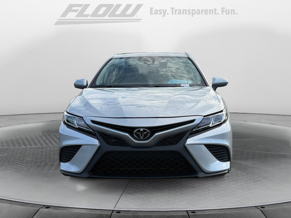 2020 Toyota Camry SE photo 2