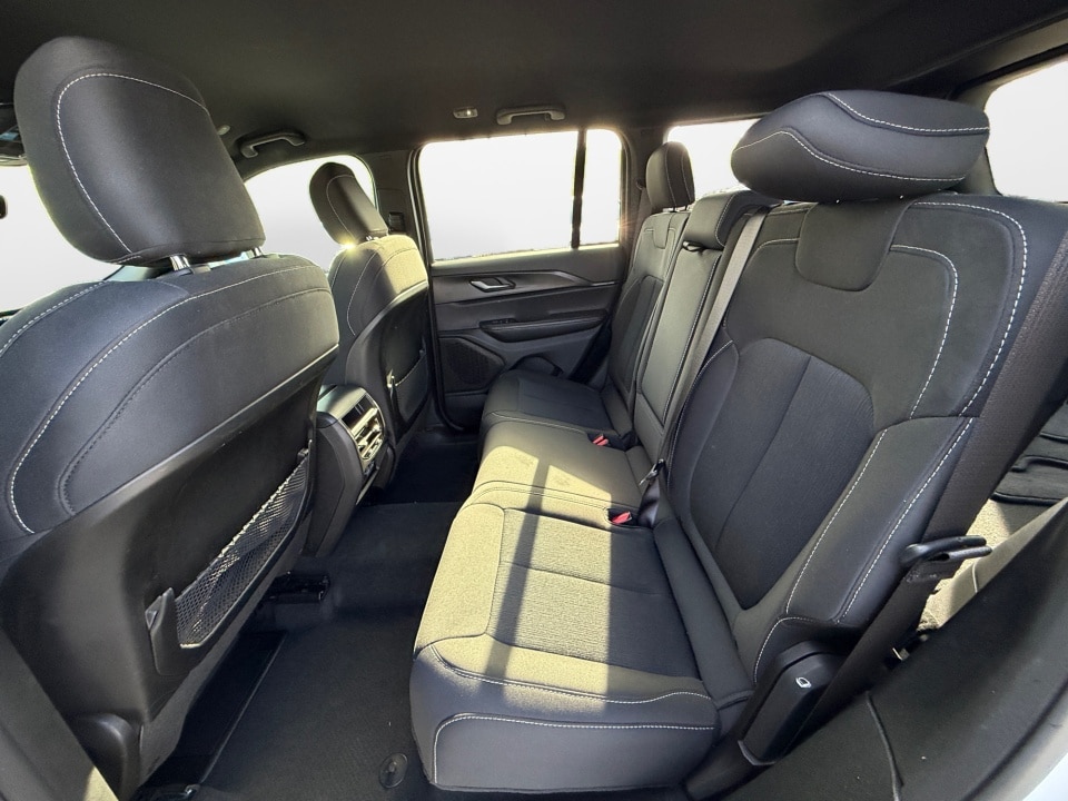 2025 Jeep Grand Cherokee Laredo - Photo 16