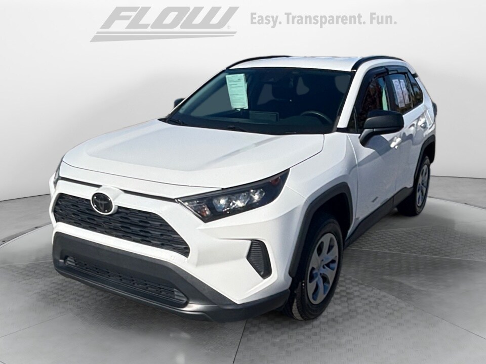 2021 Toyota RAV4 LE photo 3