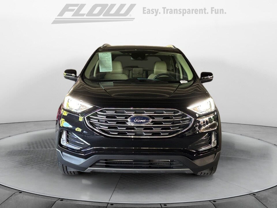 2022 Ford Edge SEL photo 2