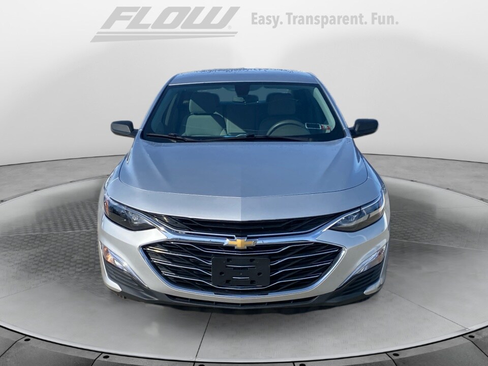 2022 Chevrolet Malibu LS photo 2