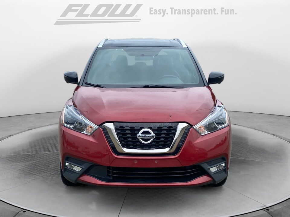 2019 Nissan Kicks SR photo 2