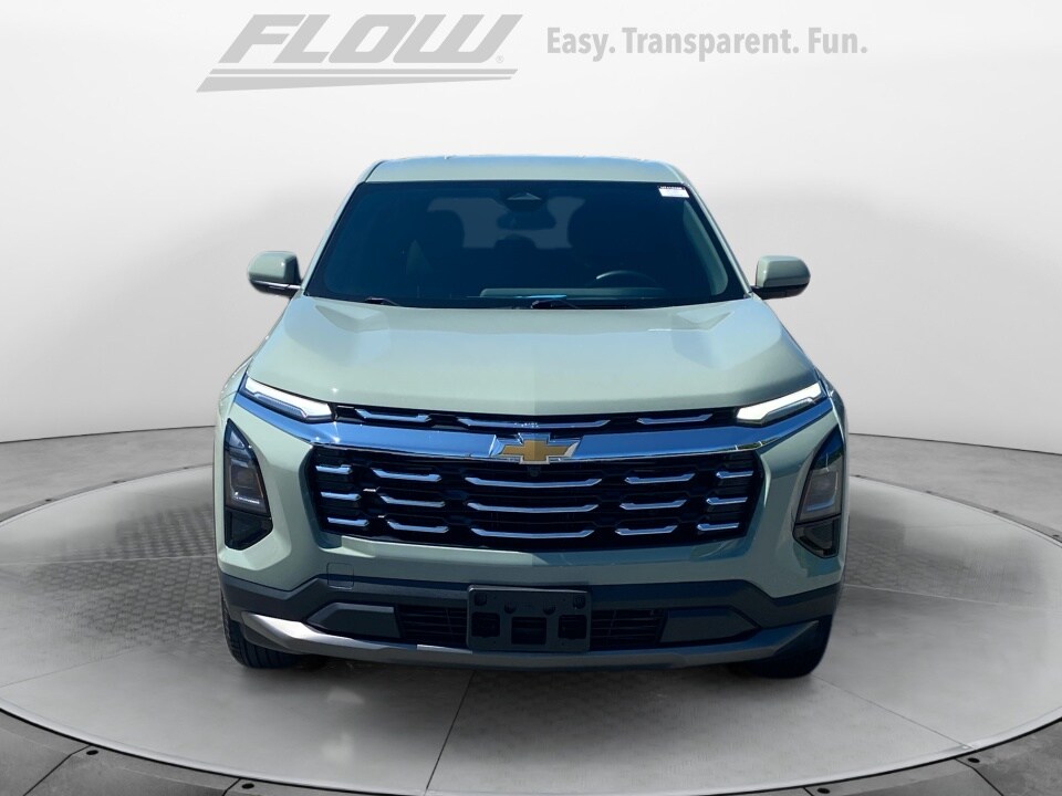 2025 Chevrolet Equinox LT photo 2