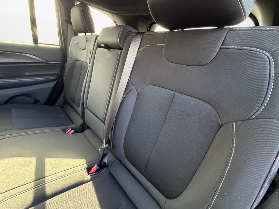 2025 Jeep Grand Cherokee Laredo - Photo 15