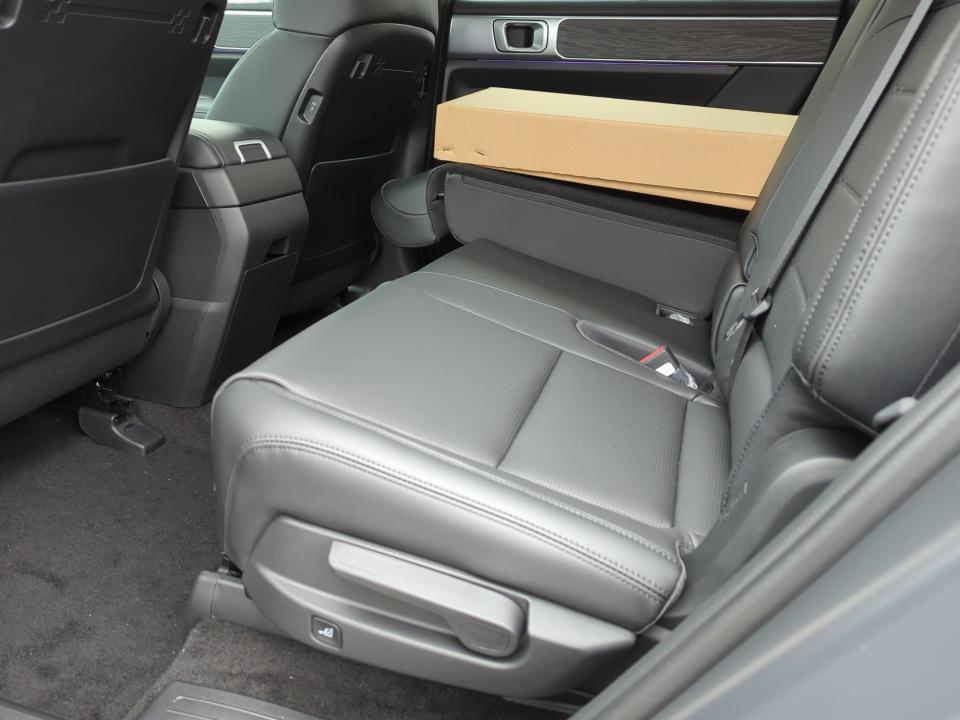 2026 Hyundai Santa Fe Limited - Photo 13