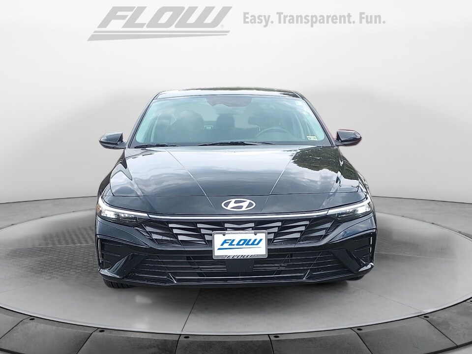 2024 Hyundai Elantra SEL Convenience photo 2