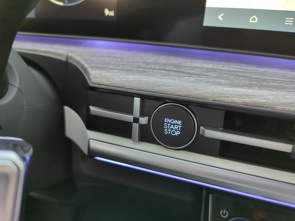 2026 Hyundai Santa Fe Limited - Photo 31