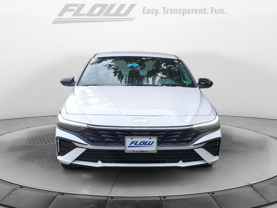 2025 Hyundai Elantra SEL Sport photo 2