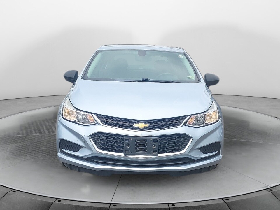 2017 Chevrolet Cruze LS photo 2