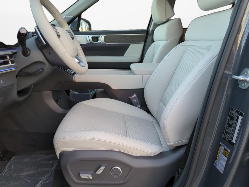2026 Hyundai Santa Fe Limited - Photo 9