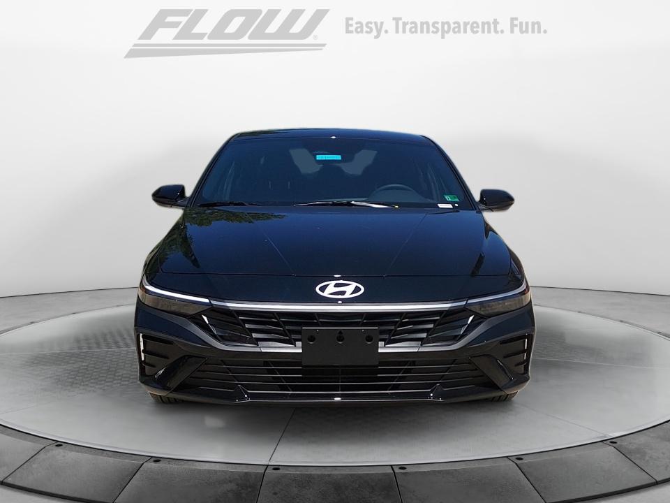 2025 Hyundai Elantra SEL Sport photo 2