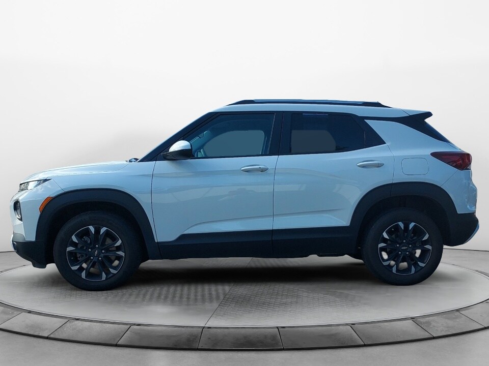 2023 Chevrolet Trailblazer LT photo 2