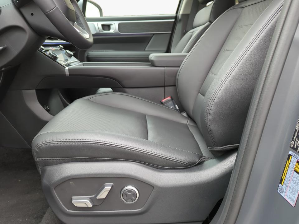 2026 Hyundai Santa Fe Limited - Photo 9