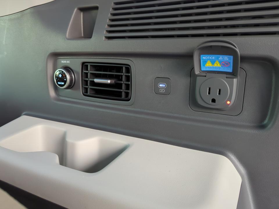 2026 Hyundai Santa Fe Limited - Photo 18