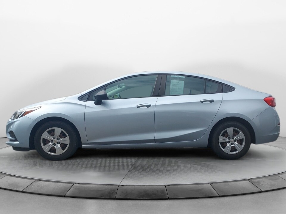 2017 Chevrolet Cruze LS photo 4