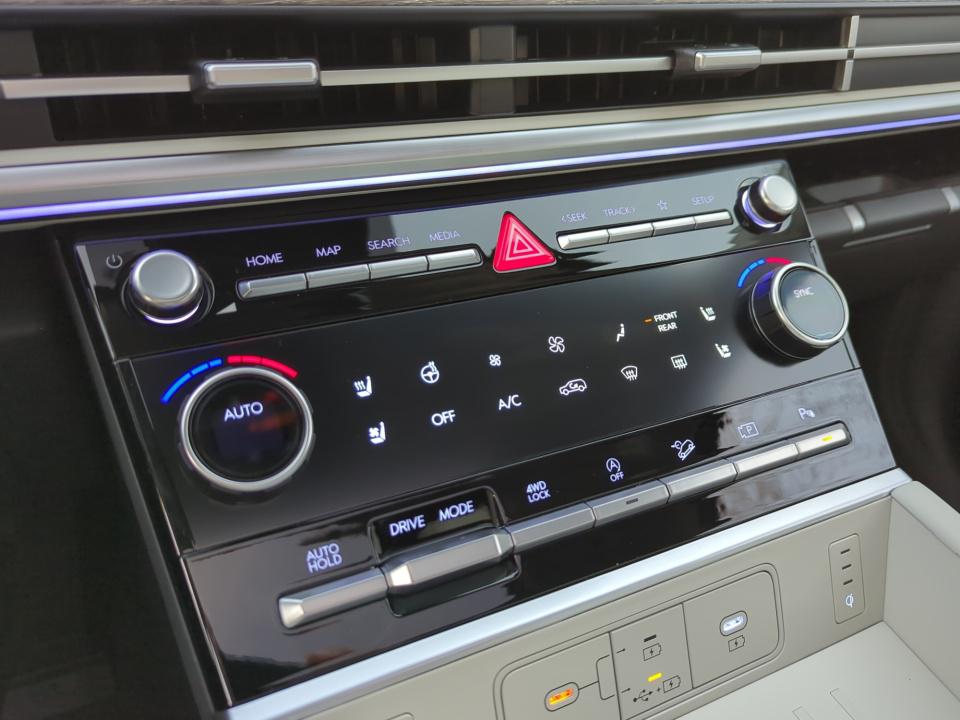 2026 Hyundai Santa Fe Limited - Photo 24