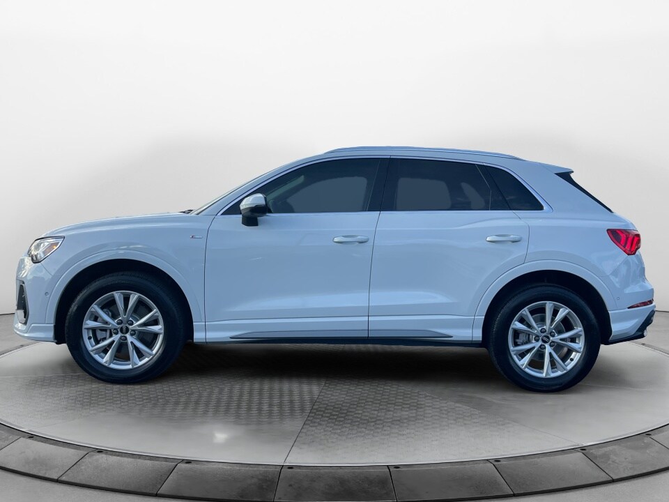 2021 Audi Q3 Premium Plus 45 TFSI S line photo 4