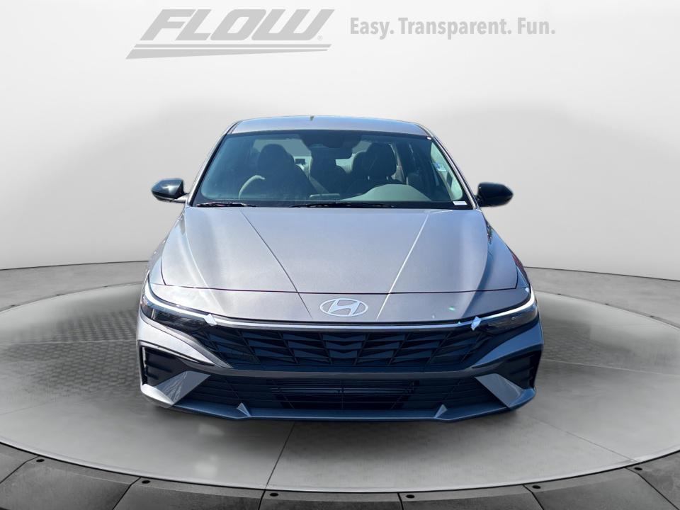 2025 Hyundai Elantra SEL Sport photo 2