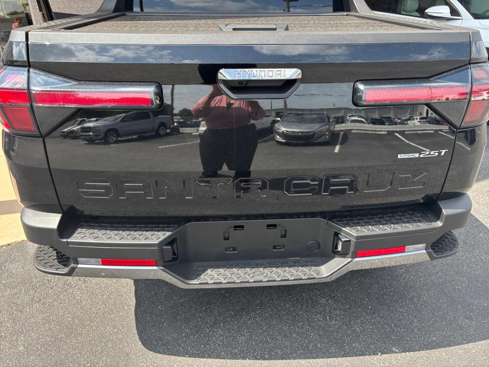 2025 Hyundai Santa Cruz Limited - Photo 14