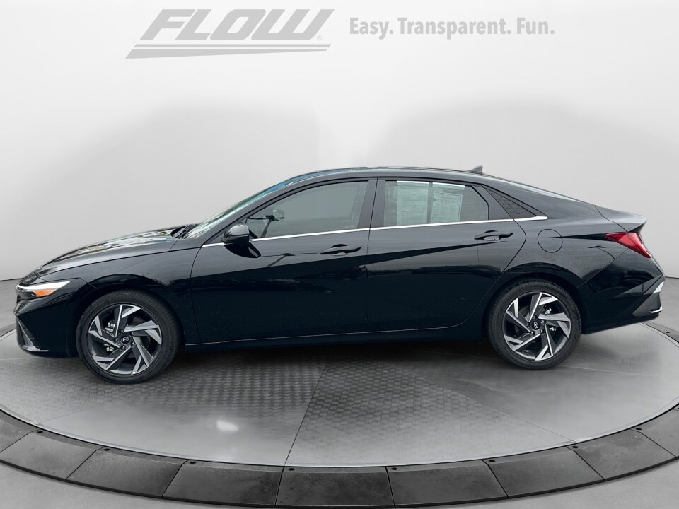 2025 Hyundai Elantra Hybrid Limited photo 4