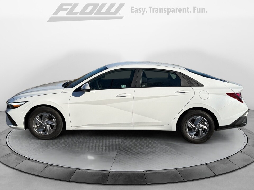 2024 Hyundai Elantra SE photo 4