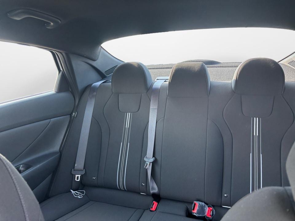 2025 Hyundai Elantra SEL - Photo 12