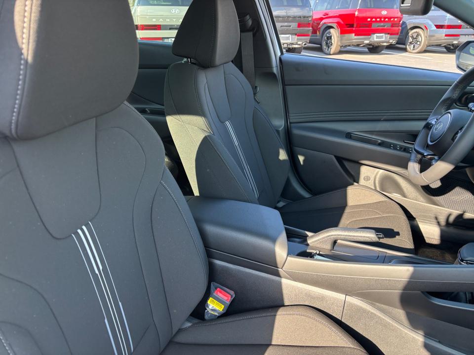 2025 Hyundai Elantra SEL - Photo 28