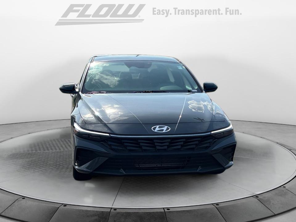 2025 Hyundai Elantra SEL Sport photo 2