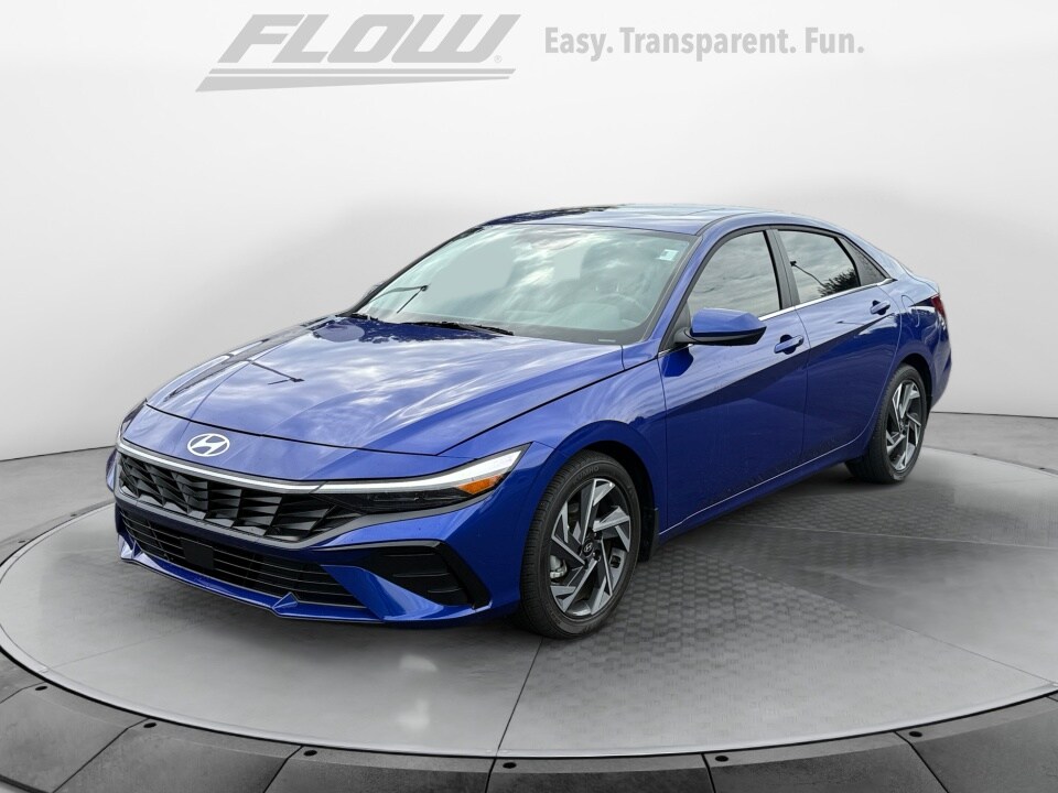 2024 Hyundai Elantra SEL photo 3