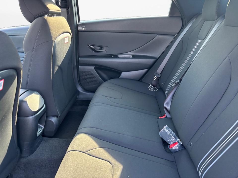 2025 Hyundai Elantra SEL - Photo 13