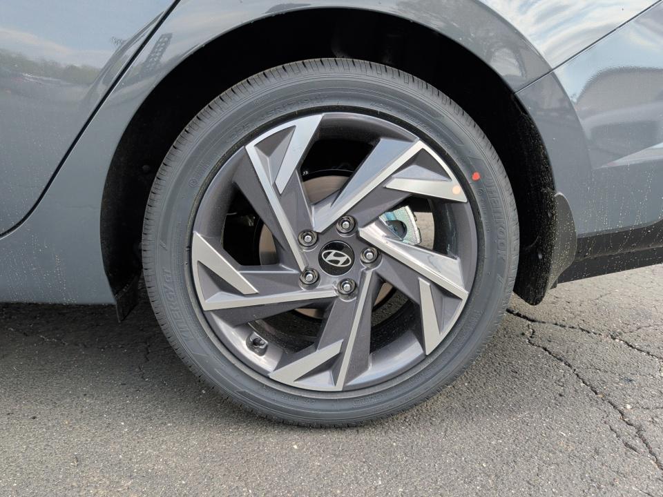 2026 Hyundai Elantra Limited - Photo 22