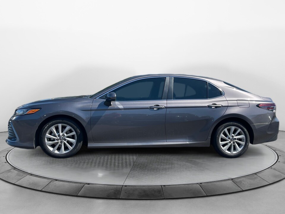 2021 Toyota Camry LE photo 4