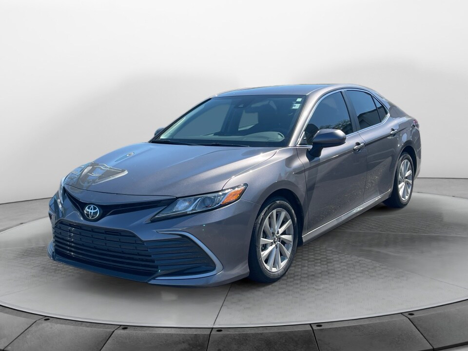 2021 Toyota Camry LE photo 3