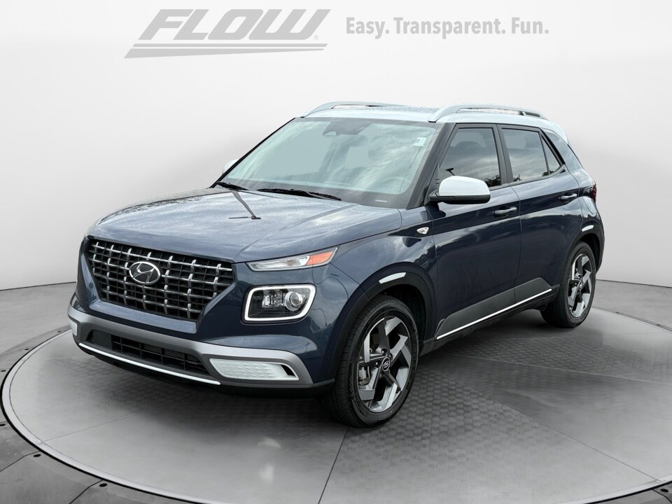 2024 Hyundai Venue Limited photo 2