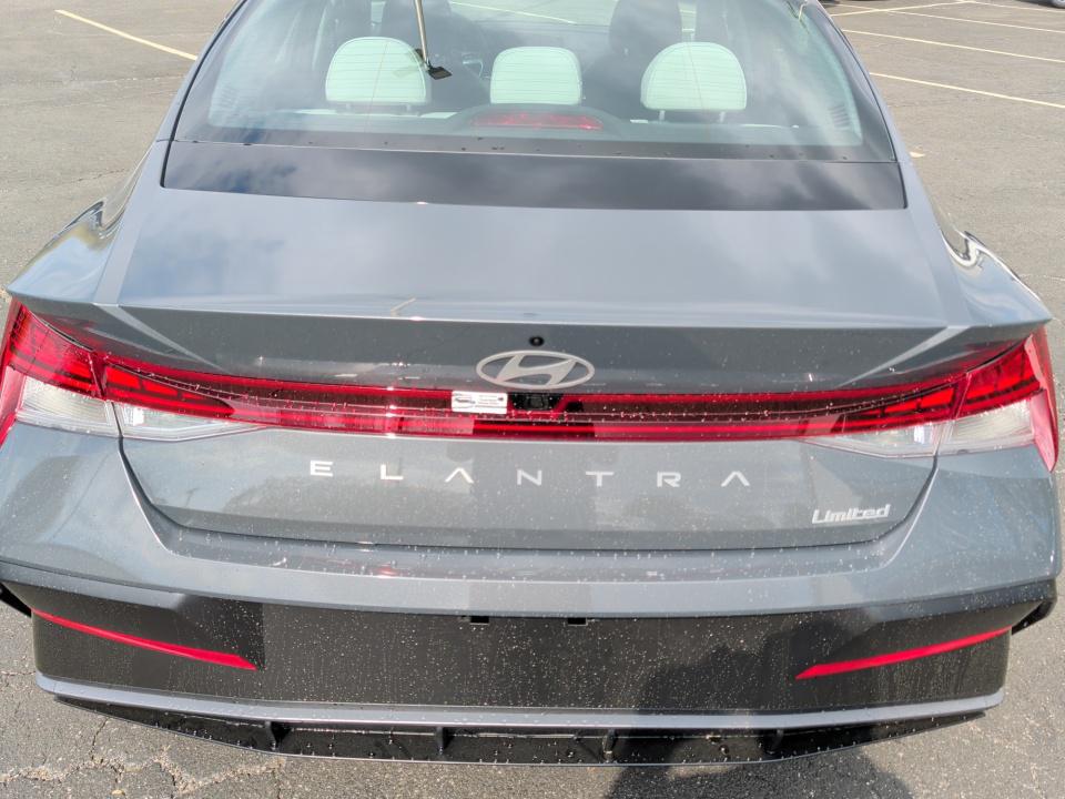 2026 Hyundai Elantra Limited - Photo 14